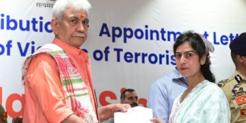 انتظامیہ دہشت گردی سے متاثرہ خاندانوں کے تمام غیر رجسٹرڈ کیسوں کی تحقیقات کرے گی:ایل جی منوج سنہا