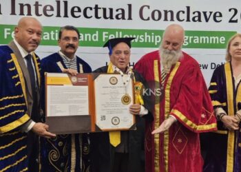 مشتاق چایا کو امریکہ کی برلنگٹن یونیورسٹی نے ڈاکٹریٹ کی اعزازی ڈگری سے نوازا