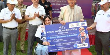 لیفٹیننٹ گورنرنے ’ پیڈل تھروپیرا ڈائز‘ سائیکل ریس ۔2025 کے فاتحین کو اعزازات سے نواز
