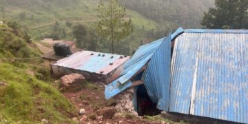 پونچھ میں سکول عمارت پر بھاری پتھر گر آیا طالب علم جاں بحق دیگر کئی زخمی ،ایل جی اور وزیراعلیٰ کا اظہار رنج