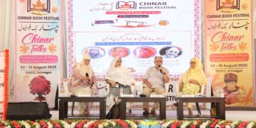 چنار بک فیسٹیول کے ساتویں دن تعلیمی و ادبی موضوعات پر دو مذاکرے اور نئی نسل کی ادبی نشو و نما پر ورکشاپ کے تین سیشنز