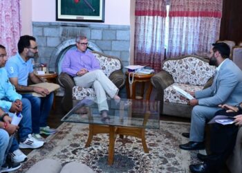 وزیراعلیٰ عمر عبداللہ نے ’رابطہ ‘ آفس میں عوامی وفوداور اَفراد سے ملاقات کی اور   جائز مسائل کے حل کی یقین دہانی کی