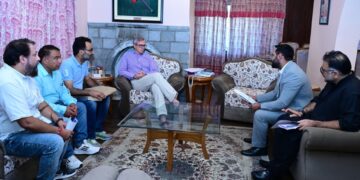 وزیراعلیٰ عمر عبداللہ نے ’رابطہ ‘ آفس میں عوامی وفوداور اَفراد سے ملاقات کی اور   جائز مسائل کے حل کی یقین دہانی کی