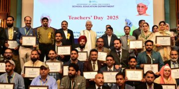 تعلیمی نظام کو دیرپا ترقی کےلئے تعلیم پر توجہ مرکوز کرنی چاہیے:لیفٹیننٹ گورنر