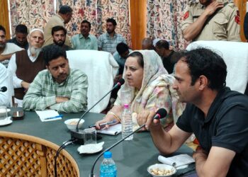 سکینہ اِیتو نے کولگام میں میگا عوامی دربار و شکایت کے ازالے کیمپ کی صدارت کی