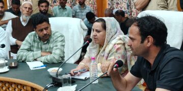 سکینہ اِیتو نے کولگام میں میگا عوامی دربار و شکایت کے ازالے کیمپ کی صدارت کی