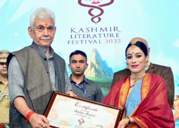 وادی کا ثقافتی جذبے قابل تعریف ،منوج سنہا نے کشمیر لٹریچر فیسٹیول کا افتتاح کیا