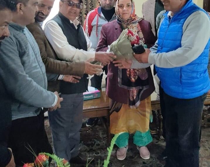جے کے اِی سی سی کے وفد نے وزیر تعلیم سکینہ اِیتو سے ملاقات کی