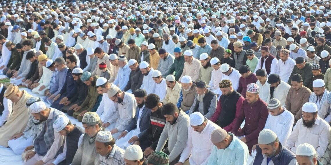 کشمیر میں عبد الفطر کو مذہنی جوش و خروش اور عقیدت و احترام کے ساتھ منایا گیا