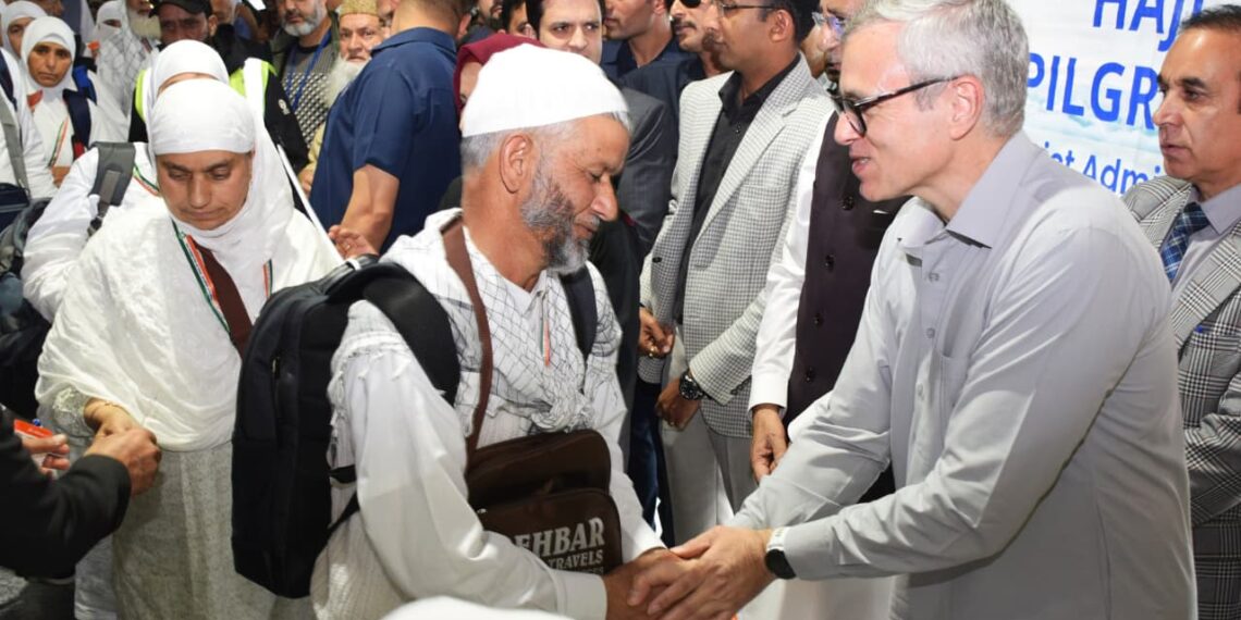 سرینگر سے431افراد پر مشتمل عازمین حج کا پہلا قافلہ مدینہ شریف روانہ