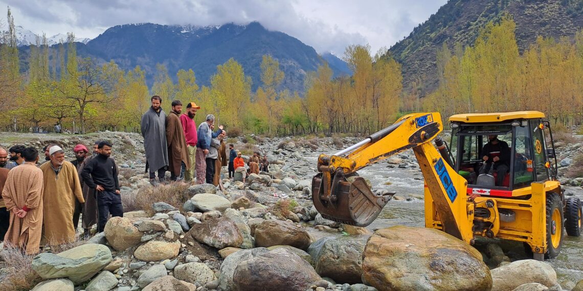 ڈار گنائی گنڈ آری پل ترال میں نالہ لام پر پل کی عدم موجودگی،آبادی پریشان