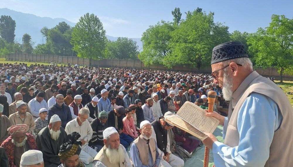 وادی کشمیر میںعید الاضحیٰ کا تہوارجوش و خروش کے ساتھ منایاگیا، نماز عید کے بڑے بڑے اجتماعات منعقد