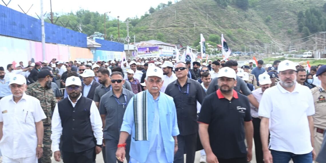 لیفٹیننٹ گورنر نے کپواڑہ میں ’نشہ مُکت جموں وکشمیر مہم‘ میں شرکت کی