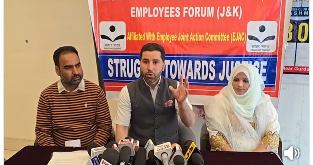 سرینگر میں” ساکھشر بھارت مشن “کے ملاازمین کی پریس کانفرنس