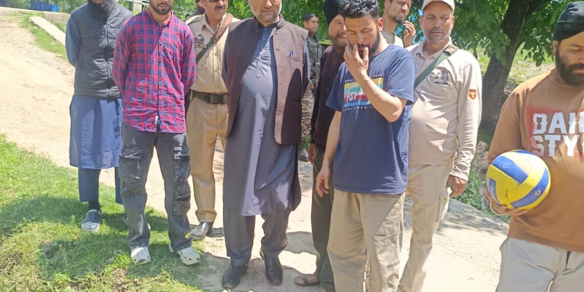 ممبر اسمبلی ترال کا حلقہ انتخاب کے مختلف علاقوں کا دورہ