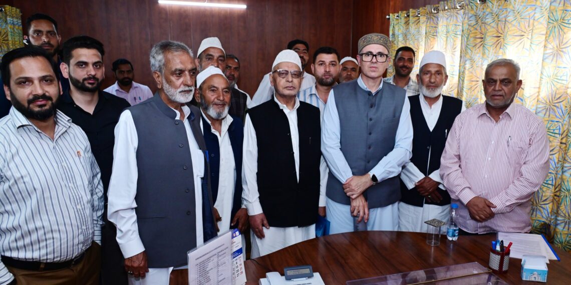 وزیراعلیٰ عمر عبداللہ نے ’رابطہ ‘ میں قانون سازوں اور عوامی وفود سے ملاقات کی