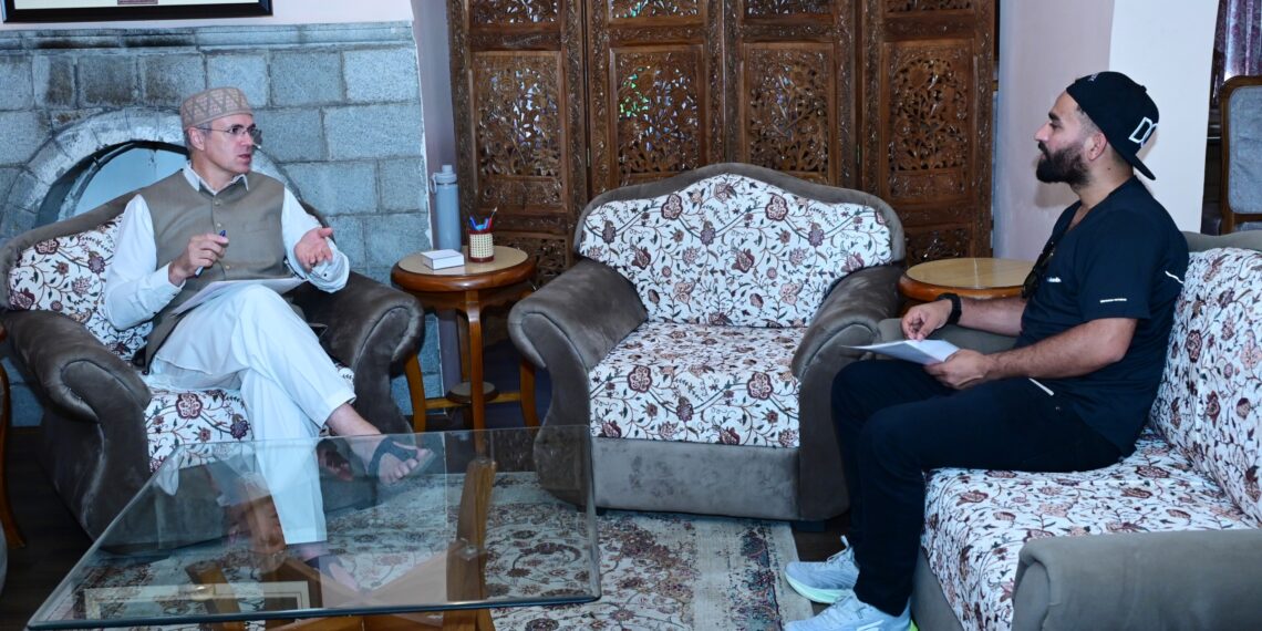 ممبر اسمبلی ڈوڈہ معراج ملک کی وزیر اعلیٰ عمر عبد اللہ سے ملاقی