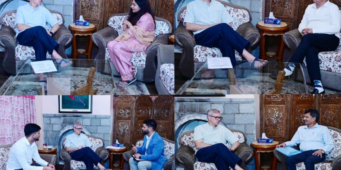 وزیرا علیٰ عمر عبداللہ نے ’رابطہ‘ میں عوامی نمائندوں اور صنعتی رہنماﺅں سے ملاقات کی