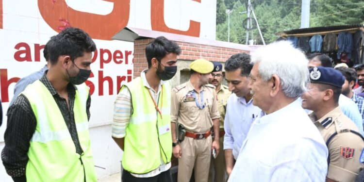 لیفٹیننٹ گورنر نے نُون ون بیس کیمپ کا دورہ کیا اور یاتریوں کیلئے سہولیات کا معائینہ کیا