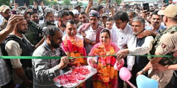 سکینہ اِیتو نے ٹنگمرگ میں میٹرنٹی اینڈ چائلڈ کیئر بلاک ، ترہامہ میں سکول آڈیٹوریم اور لالپورہ میں پرائمری ہیلتھ سینٹر کا اِفتتاح کیا