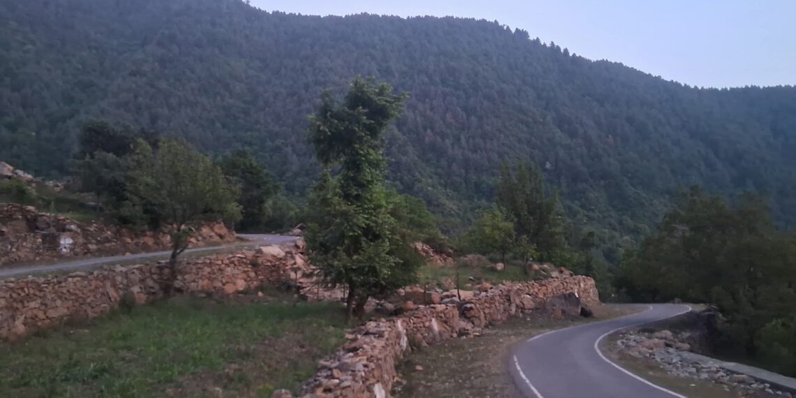 برن پتھری ناگہ بل ترال قدرتی حسن سے مالا مال ، حکام کی توجہ کا منتظر