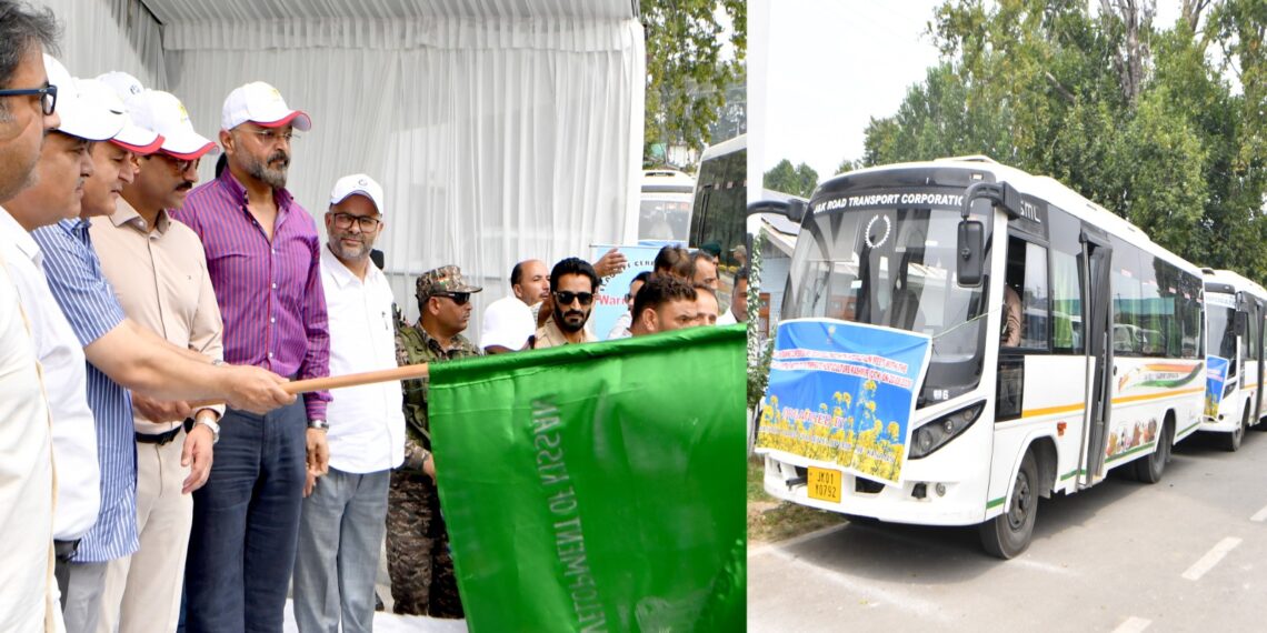جاوید ڈار نے سی آئی ٹی ایچ میں ایک روزہ تربیتی پروگرام کیلئے 250 کسانوں کو جھنڈی دِکھا کر روانہ کیا
