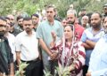 سکینہ ایتو نے کلگام کے اولوں سے متاثرہ گاوں کا دورہ کیا