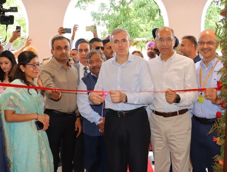 وزیراعلیٰ عمر عبداللہ نے امرتسر میں تجدید شدہ جے اینڈ کے ہاﺅس کا اِفتتاح کیا
